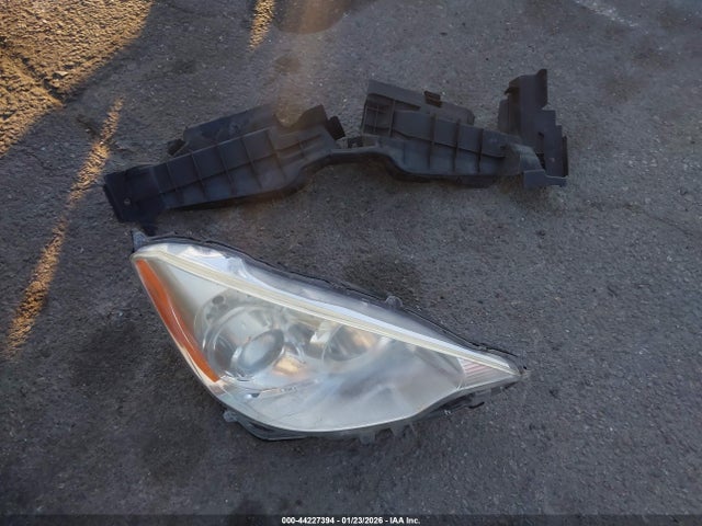JTDKDTB36E1060856 Toyota Prius C Two