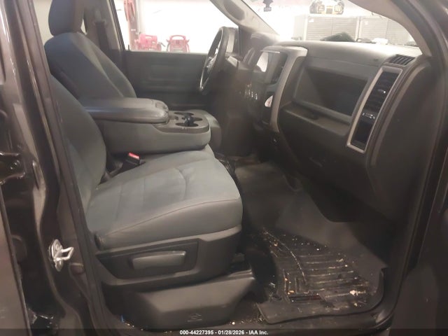 Продажа на аукционе авто 2017 Ram 1500 Express  4x4 5'7 Box, vin: 3C6RR7KT1HG544485, номер лота: 44227395