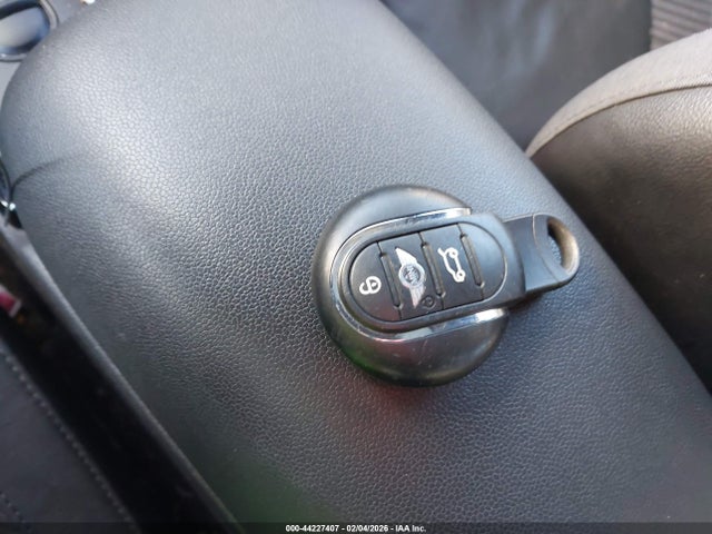 2017 MINI CLUBMAN WMWLU5C56H2C46363 Photo 10