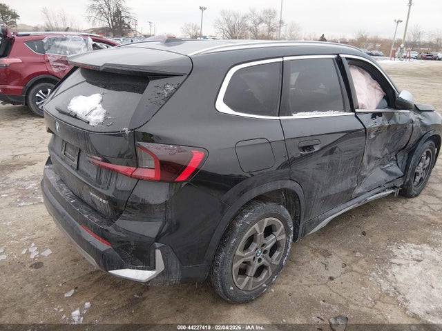 2024 BMW X1 WBX73EF08R5Z85466 Photo 3