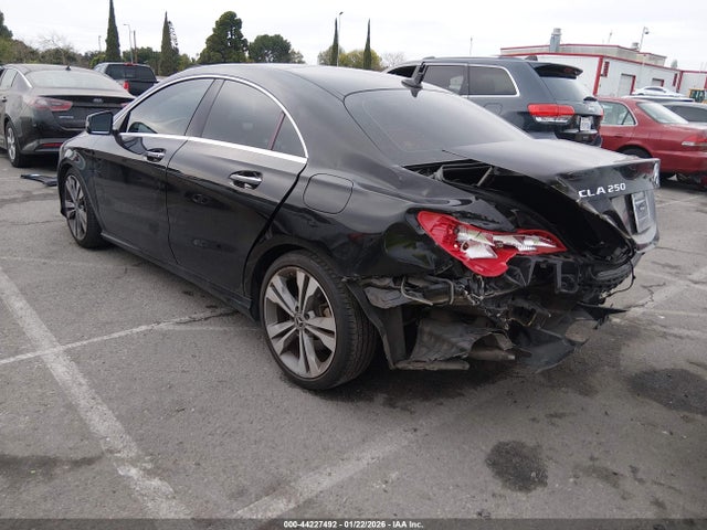 Mercedes-Benz CLA 250 2018 WDDSJ4EB0JN613883 Image 3