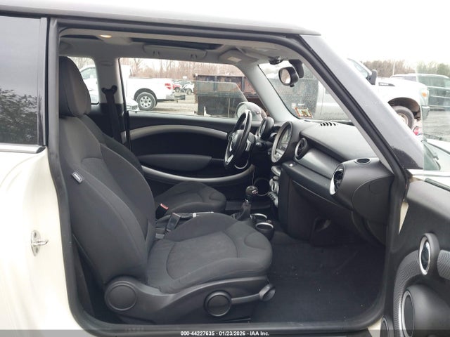 2009 MINI COOPER S WMWMF73539TW83854 Photo 4