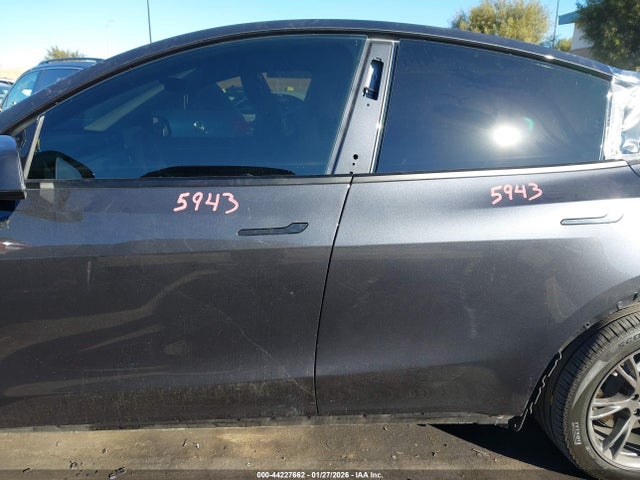 Tesla Model Y Rwd 2024 7SAYGDED0RF164903 Image 15
