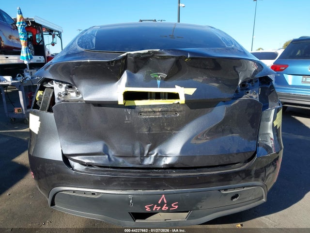 Tesla Model Y Rwd 2024 7SAYGDED0RF164903 Image 17
