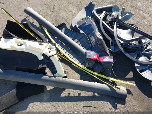 Tesla Model Y Rwd 2024 7SAYGDED0RF164903 Image 12