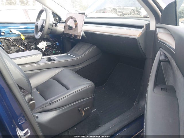 2025 TESLA MODEL Y 7SAYGDED2SF229630 Photo 4