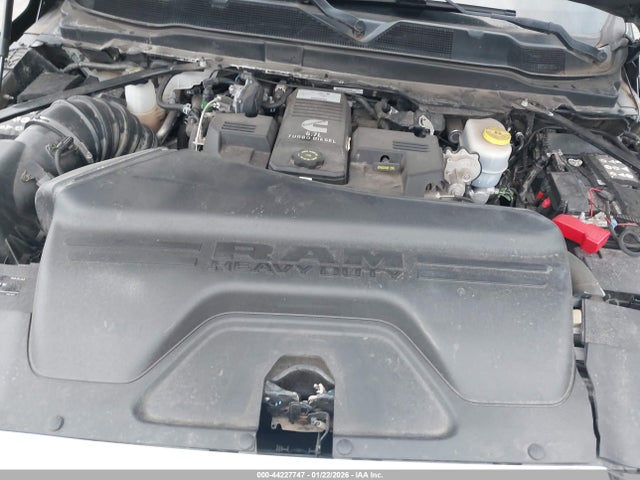3C6UR5FL7LG266693 RAM 2500 Laramie 4x4 6&#039;4 Box
