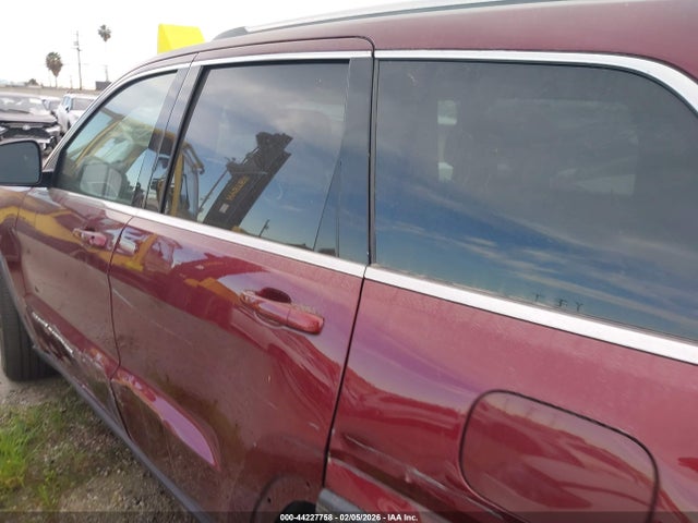 1C4RJEAGXJC412357 Jeep Grand Cherokee Laredo E 4x2