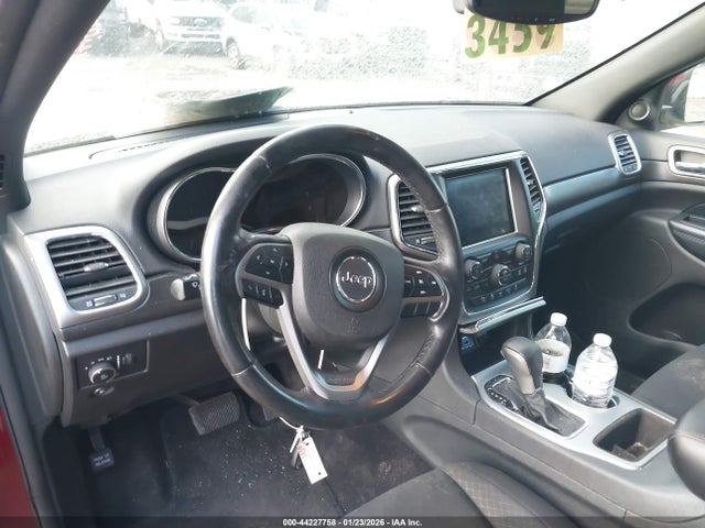 1C4RJEAGXJC412357 Jeep Grand Cherokee Laredo E 4x2