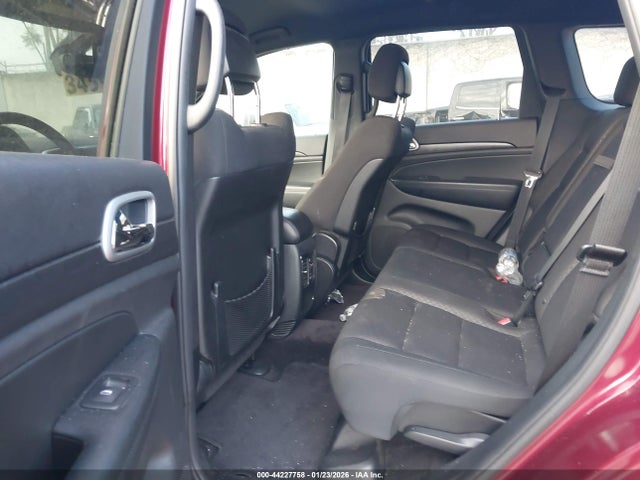 1C4RJEAGXJC412357 Jeep Grand Cherokee Laredo E 4x2