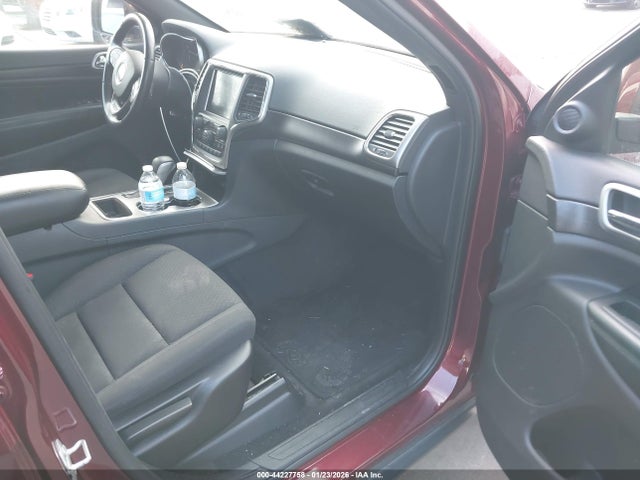 1C4RJEAGXJC412357 Jeep Grand Cherokee Laredo E 4x2