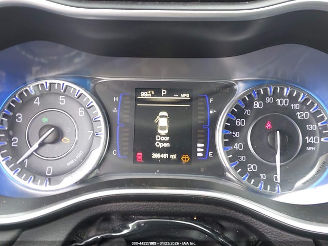 2015 Chrysler 200 Limited მანქანა იყიდება აუქციონზე, vin: 1C3CCCAB6FN537476, აუქციონის ნომერი: 44227809
