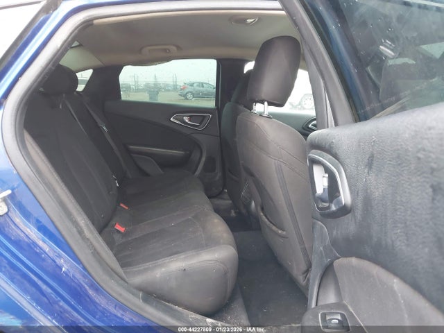 2015 Chrysler 200 Limited მანქანა იყიდება აუქციონზე, vin: 1C3CCCAB6FN537476, აუქციონის ნომერი: 44227809