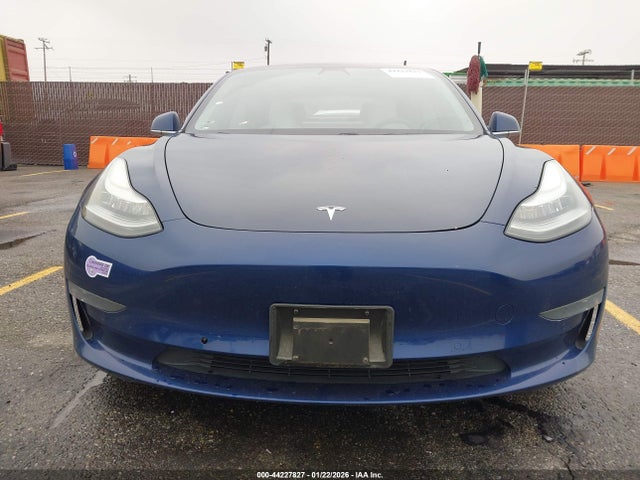 44227827 :رقم المزاد ، 5YJ3E1EA5KF402820 vin ، 2019 Tesla Model 3 Long Range/mid Range/standard Range/standard Range Plus مزاد بيع