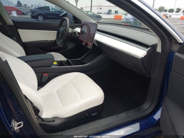 44227827 :رقم المزاد ، 5YJ3E1EA5KF402820 vin ، 2019 Tesla Model 3 Long Range/mid Range/standard Range/standard Range Plus مزاد بيع