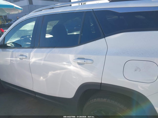 3GKALPEV2JL330983 GMC Terrain Slt