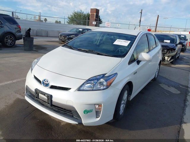 Toyota PRIUS PLUG-IN 2014 JTDKN3DP8E3055532 Image 2