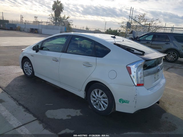 Toyota PRIUS PLUG-IN 2014 JTDKN3DP8E3055532 Image 3