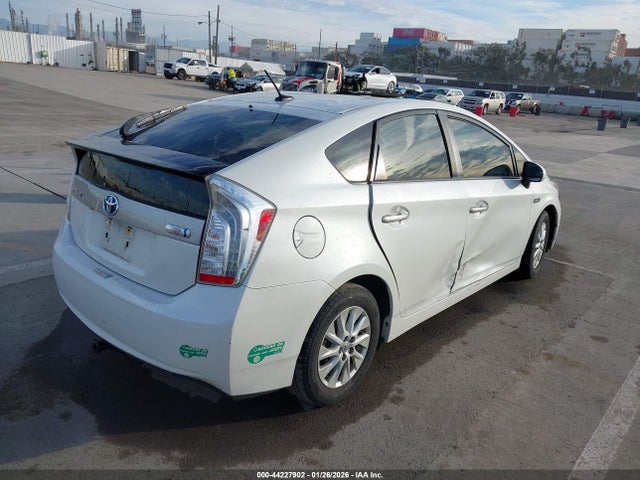 Toyota PRIUS PLUG-IN 2014 JTDKN3DP8E3055532 Image 4