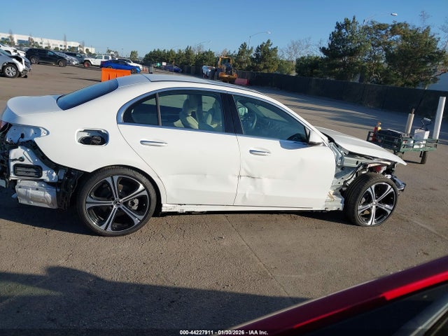W1KAF4GB0SR276054 Mercedes-Benz C 300