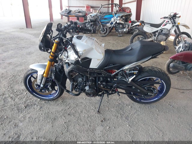 Yamaha Fz09 C 2015 JYARN33Y0FA002079 Image 13