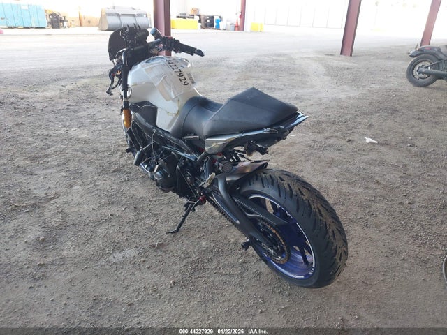 Yamaha Fz09 C 2015 JYARN33Y0FA002079 Image 3