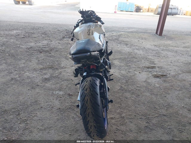 Yamaha Fz09 C 2015 JYARN33Y0FA002079 Image 6