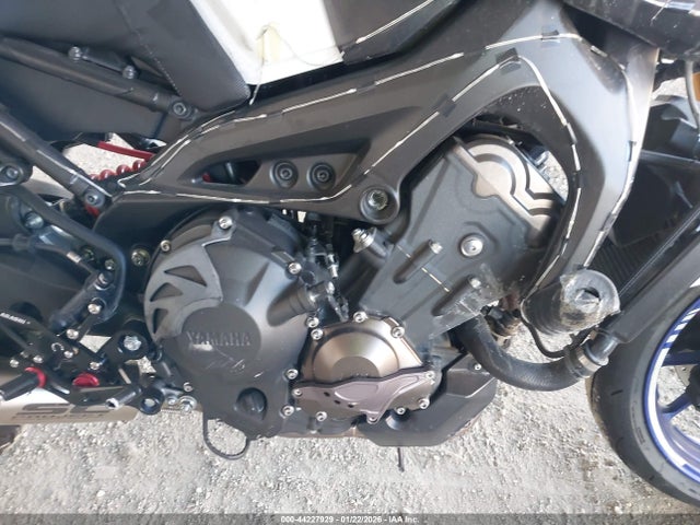 Yamaha Fz09 C 2015 JYARN33Y0FA002079 Image 8