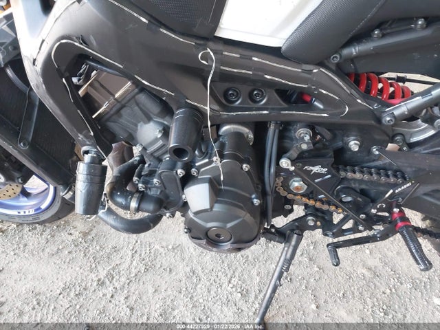 Yamaha Fz09 C 2015 JYARN33Y0FA002079 Image 9
