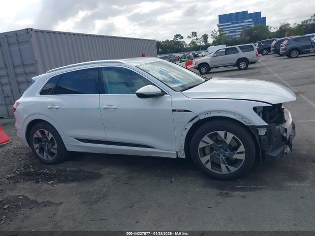 WA1AAAGE8MB000728 Audi E-tron Premium Quattro