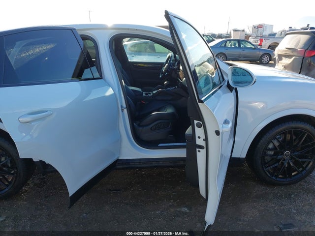 2022 PORSCHE CAYENNE COUPE WP1BB2AY2NDA52117 Photo 4