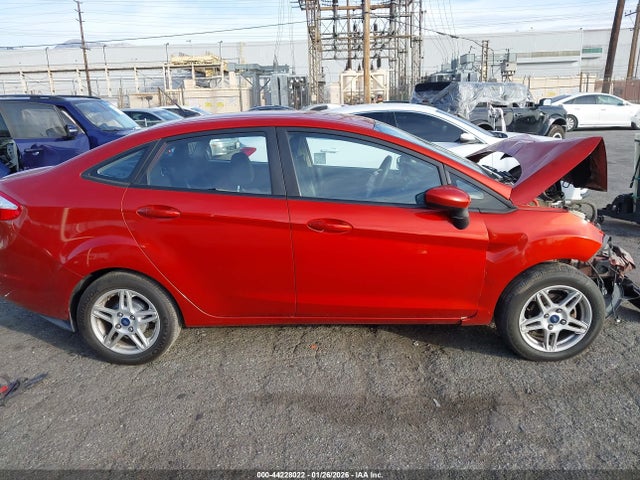 3FADP4BJ1JM135261 Ford FIESTA SE