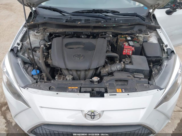 3MYDLBYV3KY507618 Toyota YARIS LE