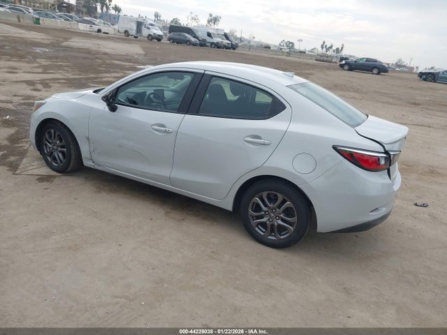 3MYDLBYV3KY507618 Toyota YARIS LE