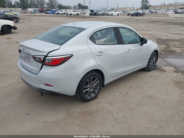 3MYDLBYV3KY507618 Toyota YARIS LE