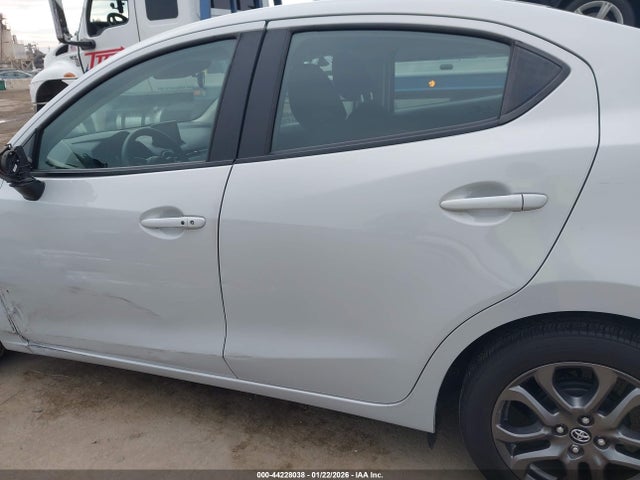 3MYDLBYV3KY507618 Toyota YARIS LE