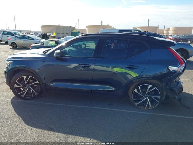 YV4AC2HM9N2777946 Volvo Xc40 T4 R-design