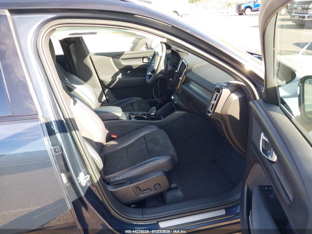 YV4AC2HM9N2777946 Volvo Xc40 T4 R-design