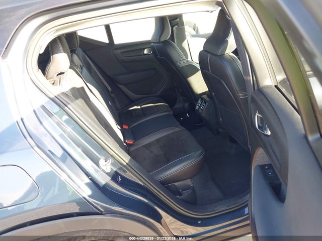 YV4AC2HM9N2777946 Volvo Xc40 T4 R-design