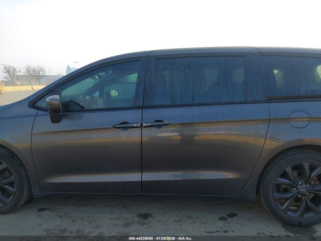 2C4RC1FG5JR316719 Chrysler Pacifica Touring Plus