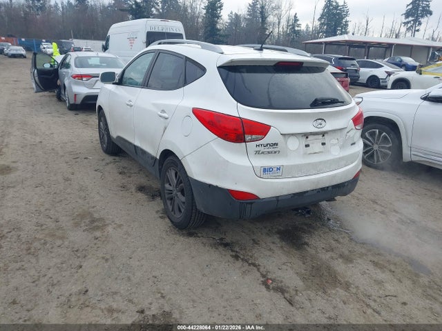 KM8JUCAG0FU954914 Hyundai TUCSON SE