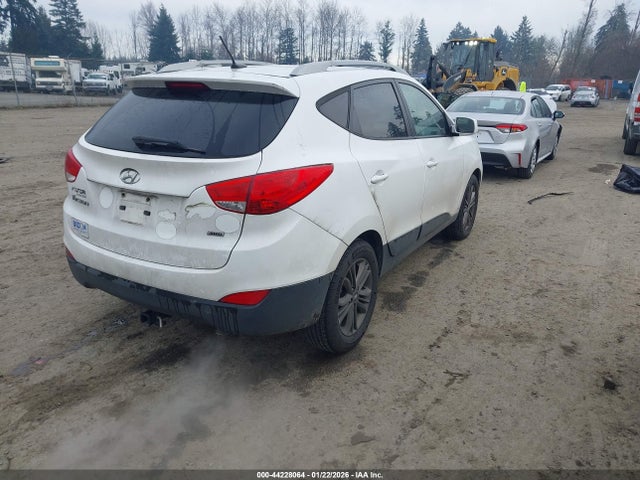 KM8JUCAG0FU954914 Hyundai TUCSON SE