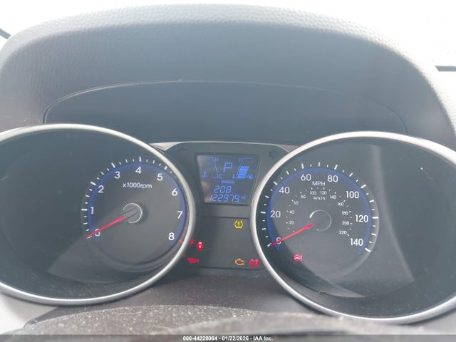 KM8JUCAG0FU954914 Hyundai TUCSON SE