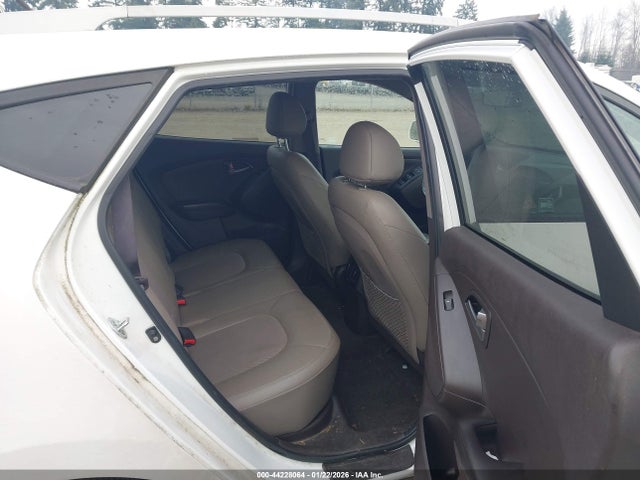 KM8JUCAG0FU954914 Hyundai TUCSON SE