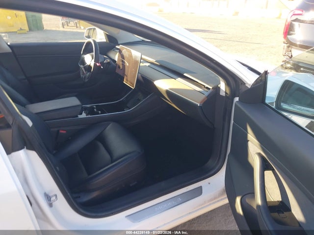 2019 TESLA MODEL 3 5YJ3E1EB2KF511356 Photo 4