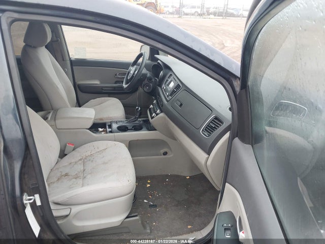 KNDMB5C14G6114314 KIA SEDONA LX