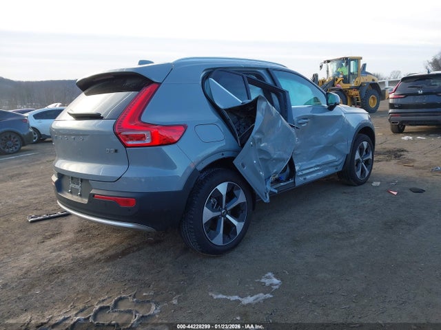 2025 VOLVO XC40 YV4L12UJXS2568110 Photo 3