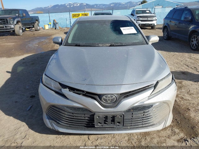 2018 Toyota Camry Le მანქანა იყიდება აუქციონზე, vin: 4T1B11HK5JU009770, აუქციონის ნომერი: 44228599
