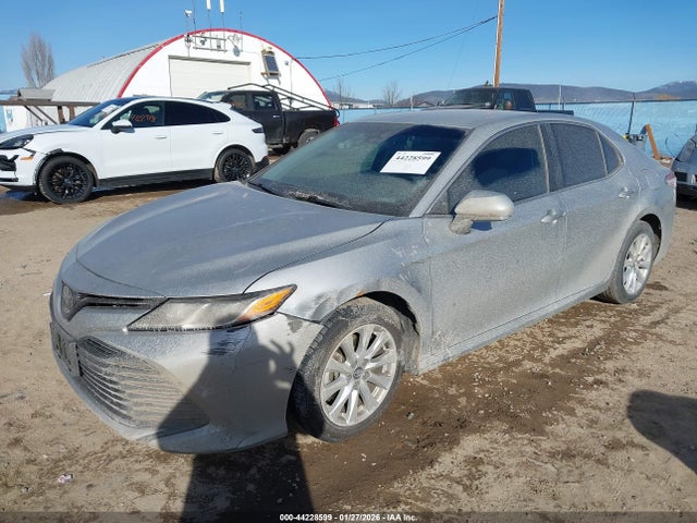 2018 Toyota Camry Le მანქანა იყიდება აუქციონზე, vin: 4T1B11HK5JU009770, აუქციონის ნომერი: 44228599