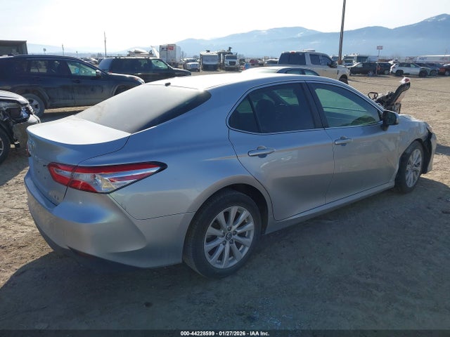 2018 Toyota Camry Le მანქანა იყიდება აუქციონზე, vin: 4T1B11HK5JU009770, აუქციონის ნომერი: 44228599